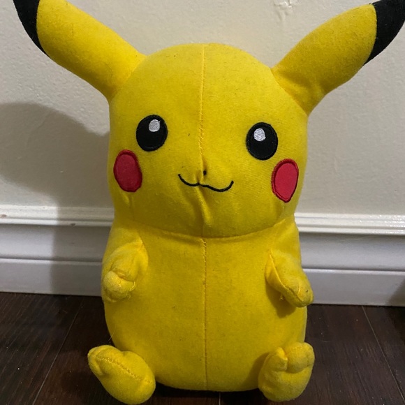 Pikachu Plushie - Picture 1 of 3